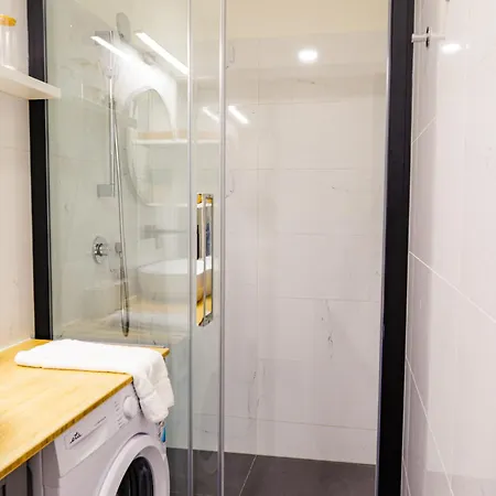 Rentero Bright With 3 Bedrooms Apartament *